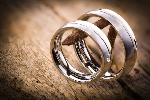 Wedding rings with engraving