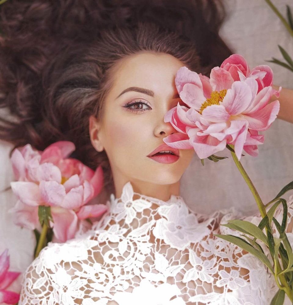 bride with clear skin on wedding day