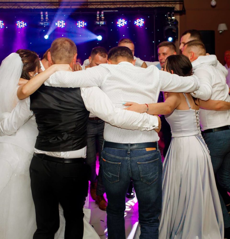 wedding party dancing