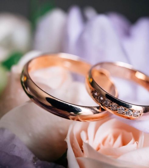 Wedding rings with thule for decoration Stock Photo - Alamy