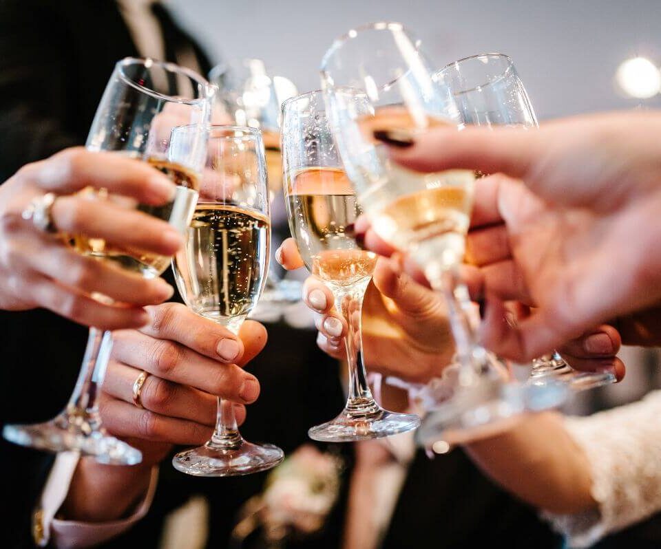 Creative Ideas for Memorable Wedding Celebrations 2 wedding celebration with champagne