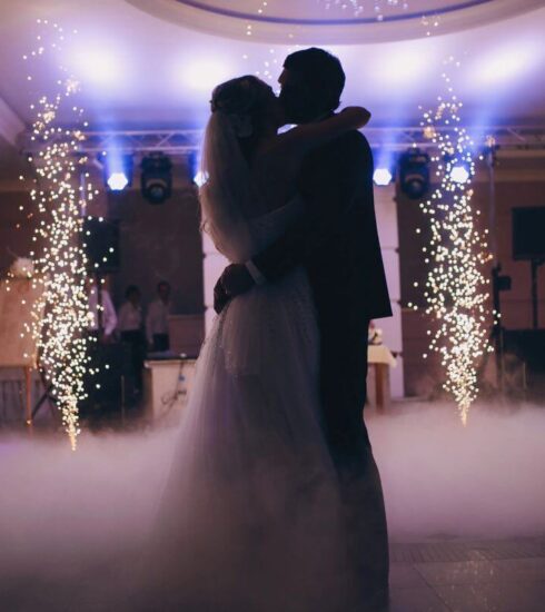 10 Things Not to Forget on Your Wedding Day 14 couple dancing on wedding day